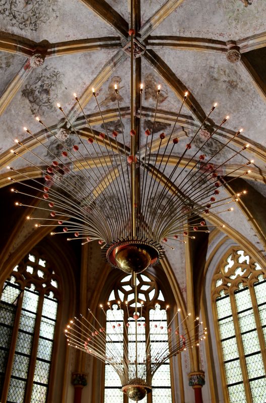 Chandelier Hanging in Olathe, KS